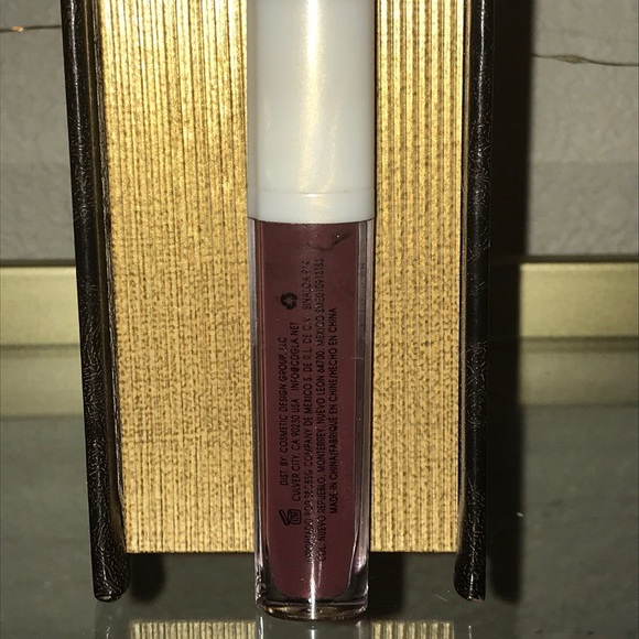 Real Colors Lasting Matte Lipstick - Picture 4 of 5